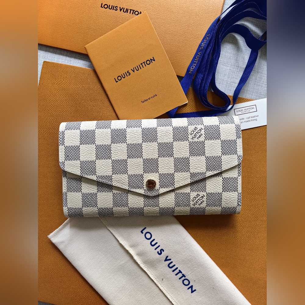 Louis Vuitton Sarah Wallet